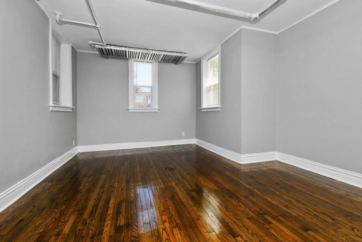 Apartment for rent at 6952 S Clyde Ave, Chicago, IL 60649