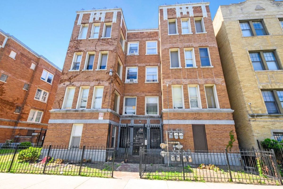 Apartment for rent at 6952 S Clyde Ave, Chicago, IL 60649
