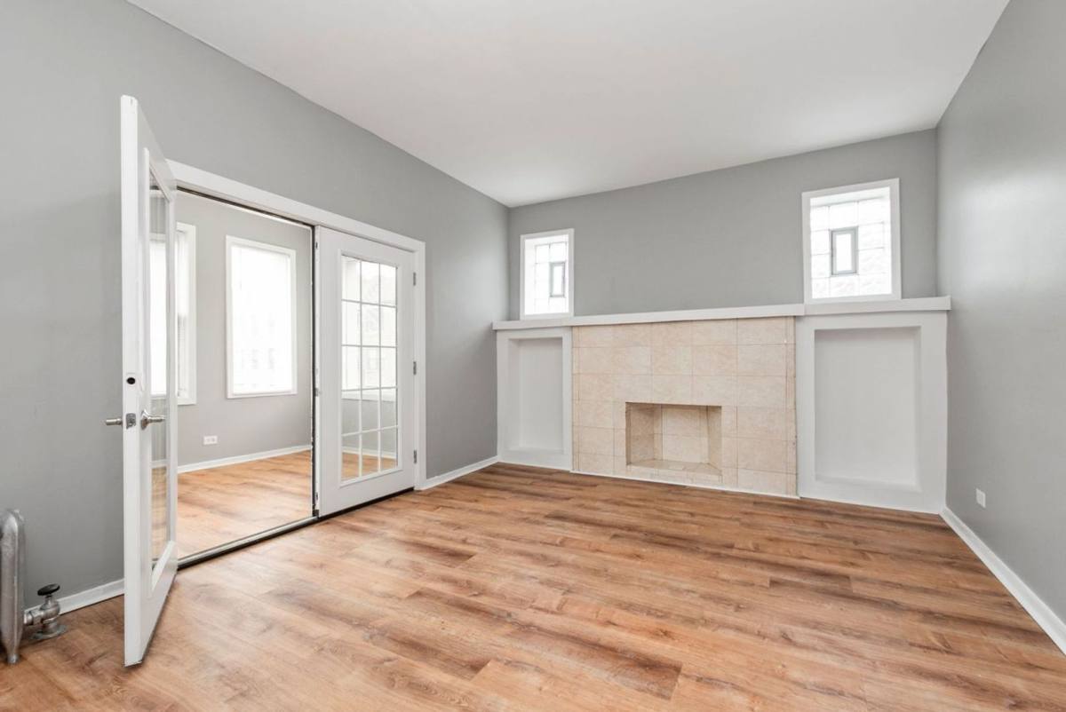 Apartment for rent at 6952 S Clyde Ave, Chicago, IL 60649