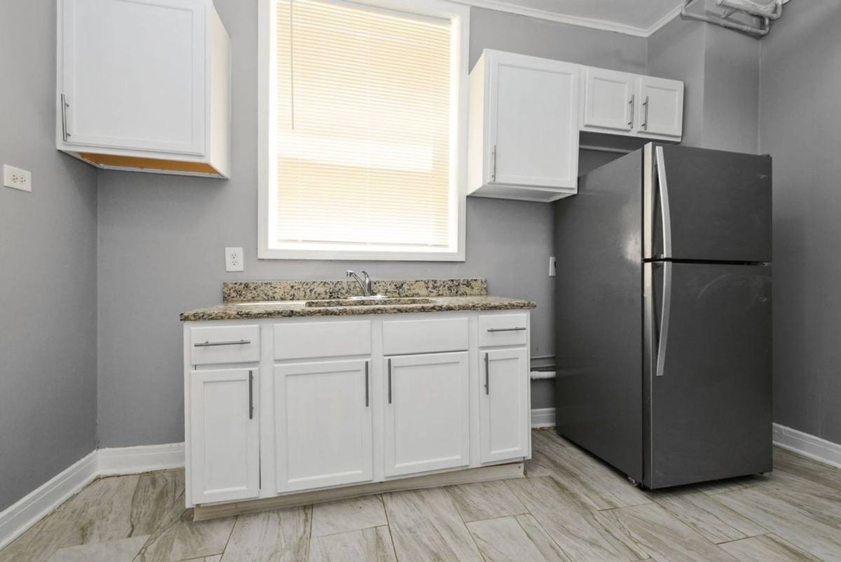 Apartment for rent at 6952 S Clyde Ave, Chicago, IL 60649