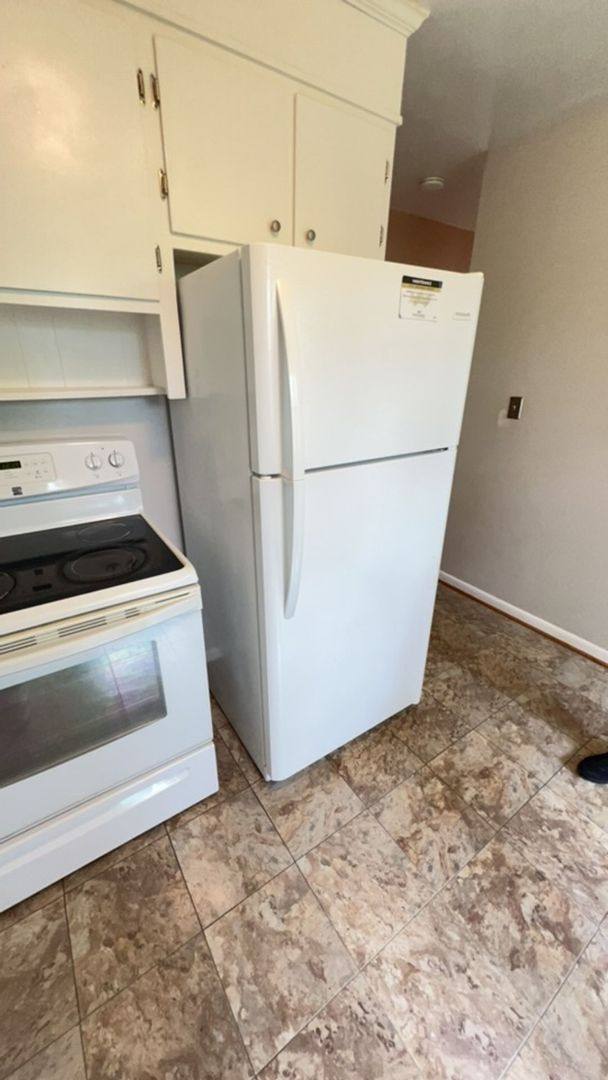 Apartment for rent at 3645-3647 Oaklawn Avenue, NW, Roanoke, VA 24012