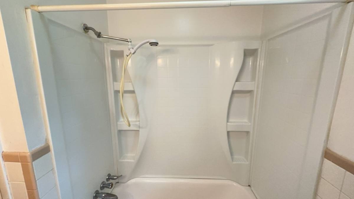 Apartment for rent at 3645-3647 Oaklawn Avenue, NW, Roanoke, VA 24012