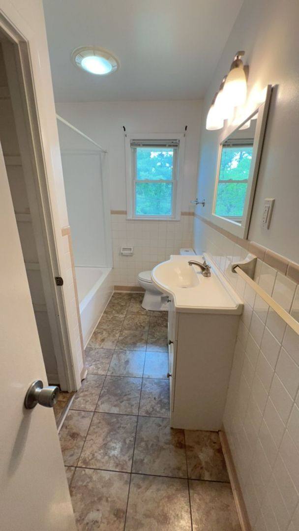 Apartment for rent at 3645-3647 Oaklawn Avenue, NW, Roanoke, VA 24012