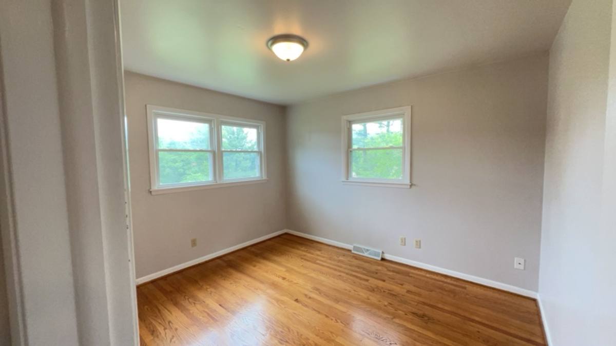 Apartment for rent at 3645-3647 Oaklawn Avenue, NW, Roanoke, VA 24012