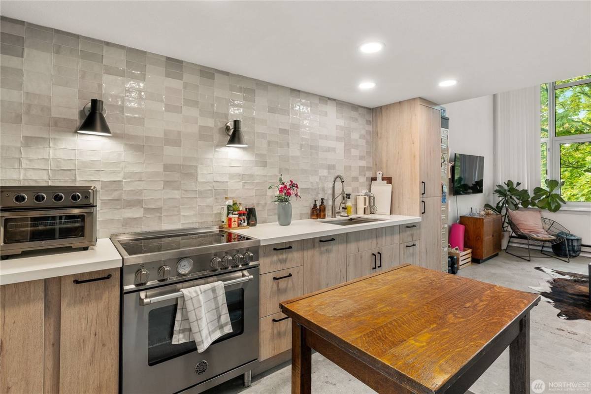Apartment for rent at 1000 Union St #401, Seattle, WA 98101
