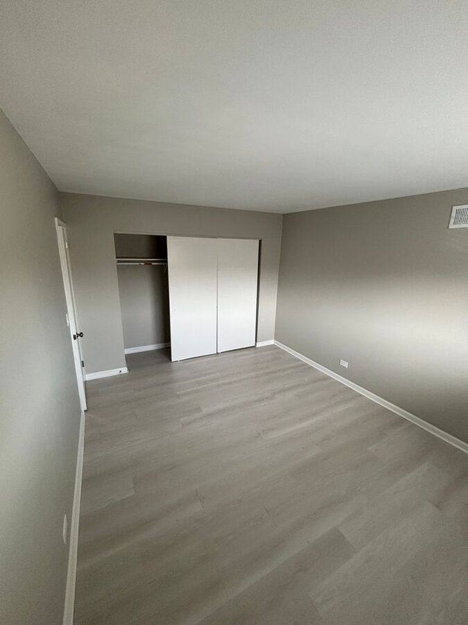 Apartment for rent at 649 W Park Ave #C, Libertyville, IL 60048