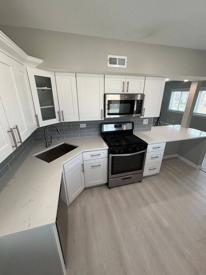 Apartment for rent at 649 W Park Ave #C, Libertyville, IL 60048