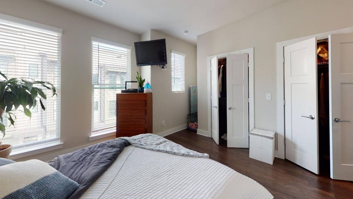 Townhouse for rent at 244 Uptown W Dr, Charlotte, NC 28208