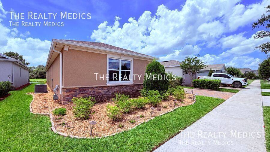 House for rent at 1102 Victoria Hills Dr S, Deland, FL 32724
