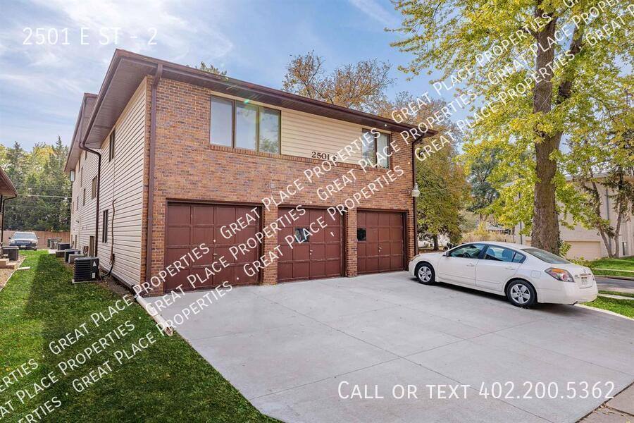 Apartment for rent at 2501 E St #2, Lincoln, NE 68510