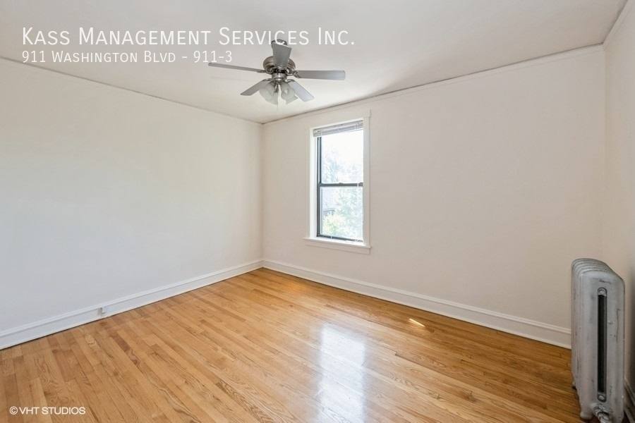 Apartment for rent at 911 Washington Blvd #911-3, Oak Park, IL 60302