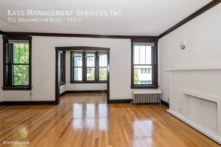 Apartment for rent at 911 Washington Blvd #911-3, Oak Park, IL 60302