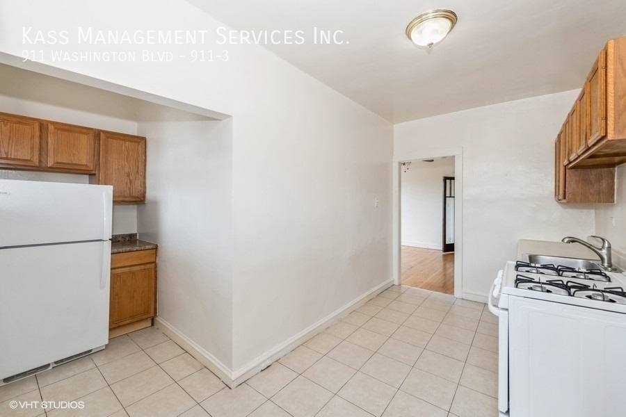 Apartment for rent at 911 Washington Blvd #911-3, Oak Park, IL 60302