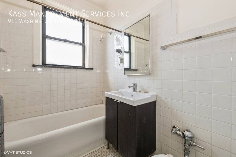 Apartment for rent at 911 Washington Blvd #911-3, Oak Park, IL 60302