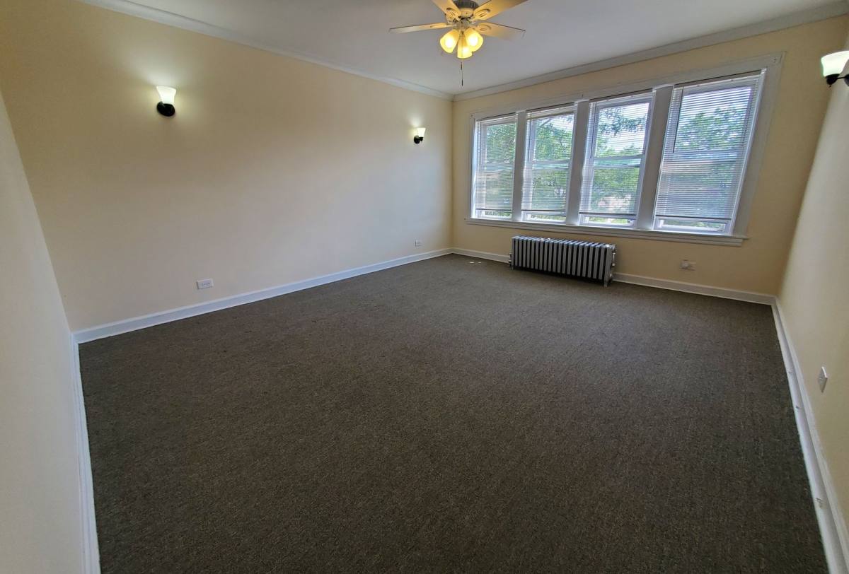 Apartment for rent at 3056 W Irving Park Rd #2E, Chicago, IL 60618