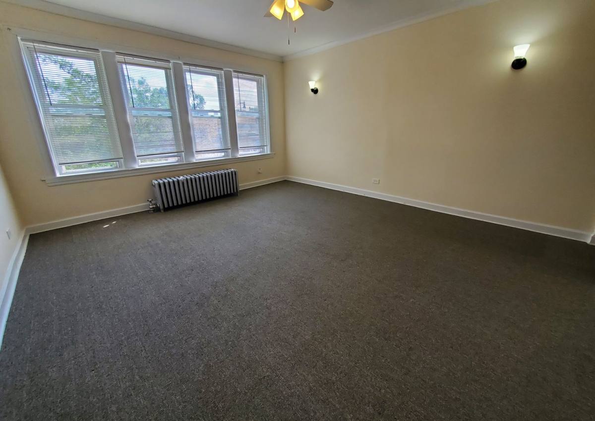 Apartment for rent at 3056 W Irving Park Rd #2E, Chicago, IL 60618