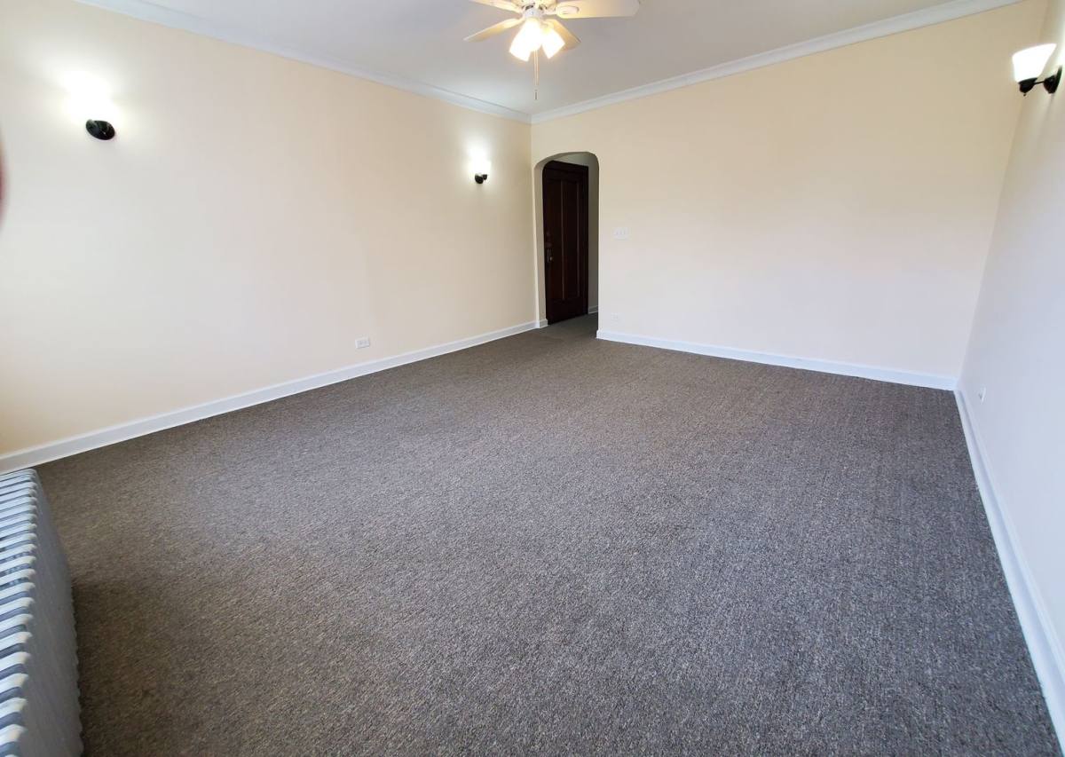 Apartment for rent at 3056 W Irving Park Rd #2E, Chicago, IL 60618
