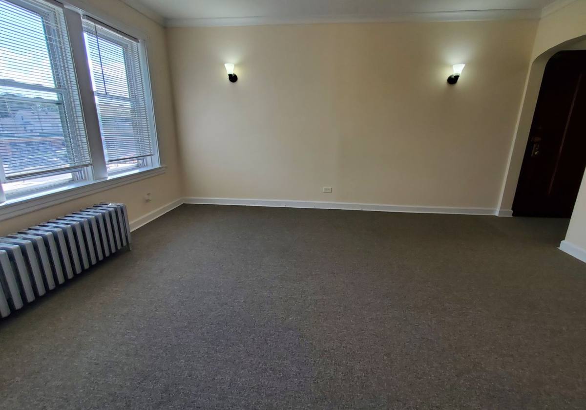 Apartment for rent at 3056 W Irving Park Rd #2E, Chicago, IL 60618