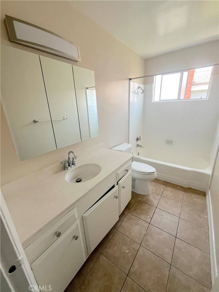 Apartment for rent at 931 W 19th St #31, Costa Mesa, CA 92627