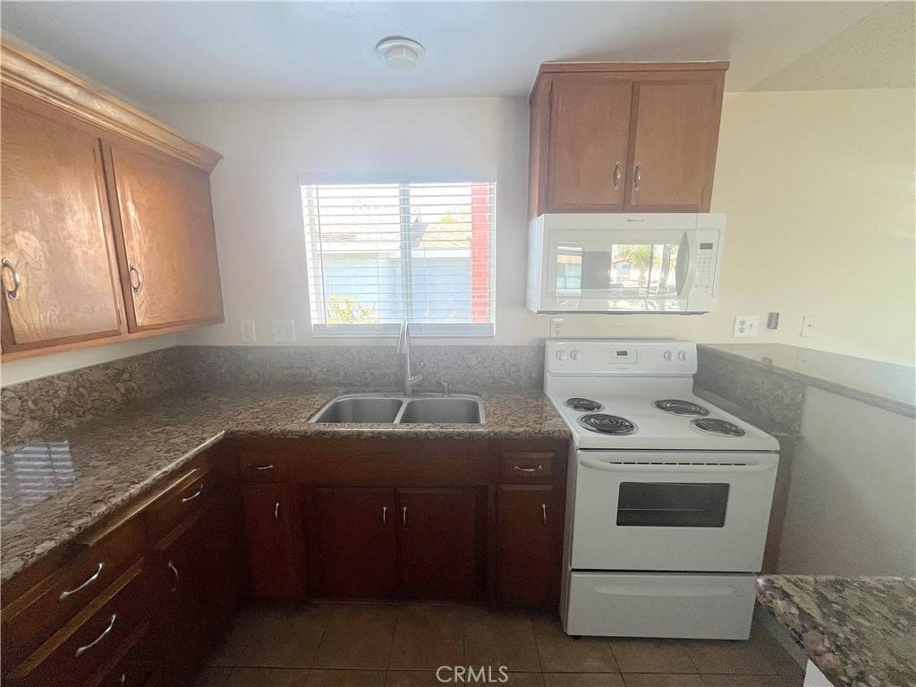 Apartment for rent at 931 W 19th St #31, Costa Mesa, CA 92627