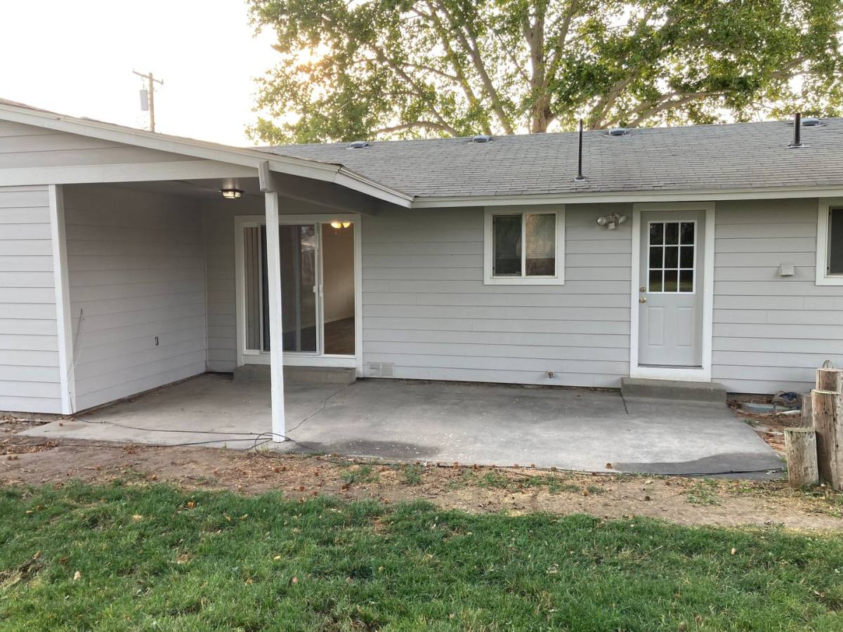 House for rent at 3804 S Cascade St, Kennewick, WA 99337
