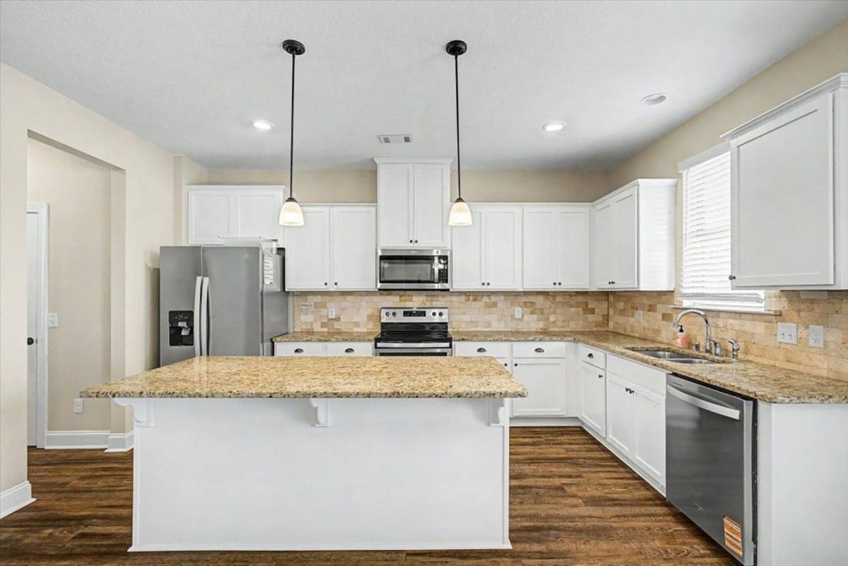 House for rent at 346 Coconut Dr, Bloomingdale, GA 31302