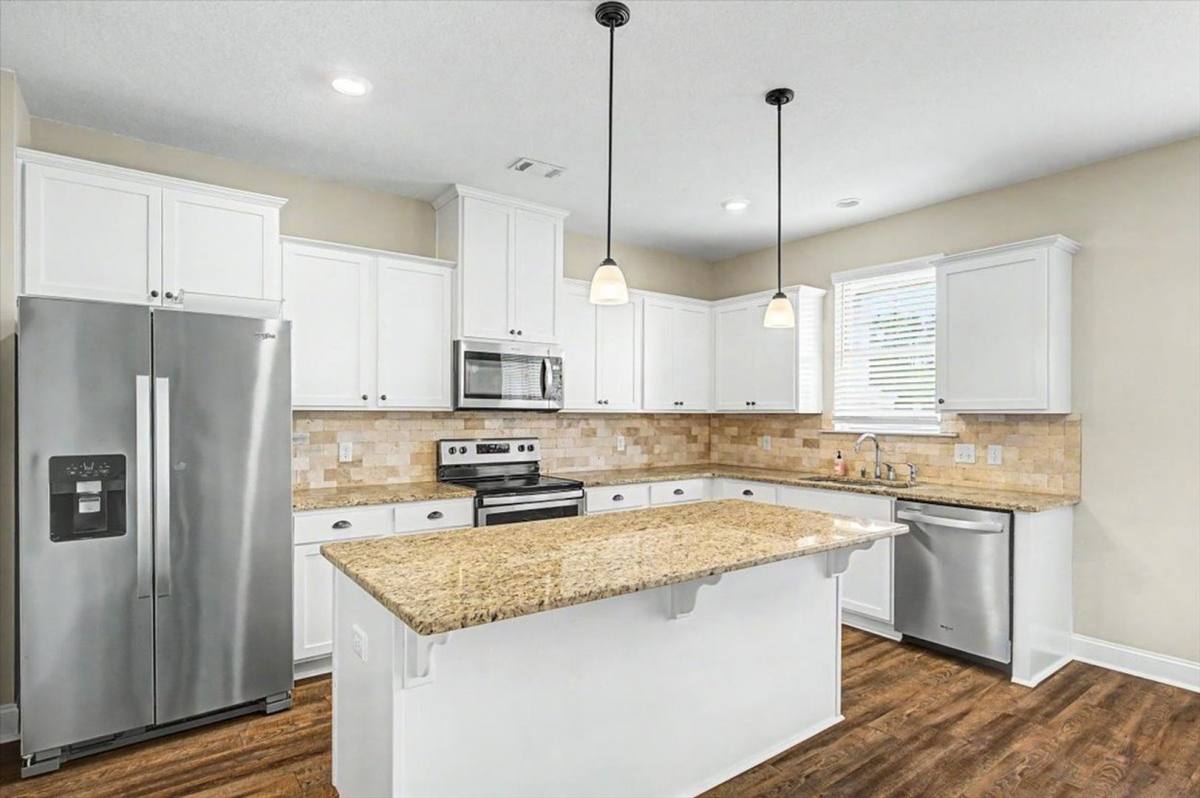 House for rent at 346 Coconut Dr, Bloomingdale, GA 31302