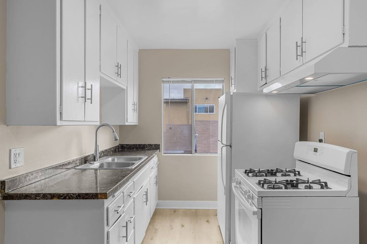 Apartment for rent at 531 W Hyde Park Blvd #9, Inglewood, CA 90302