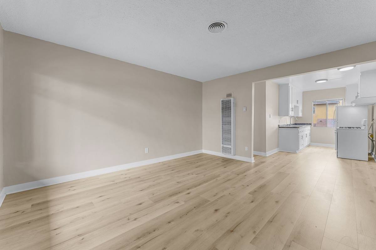 Apartment for rent at 531 W Hyde Park Blvd #9, Inglewood, CA 90302
