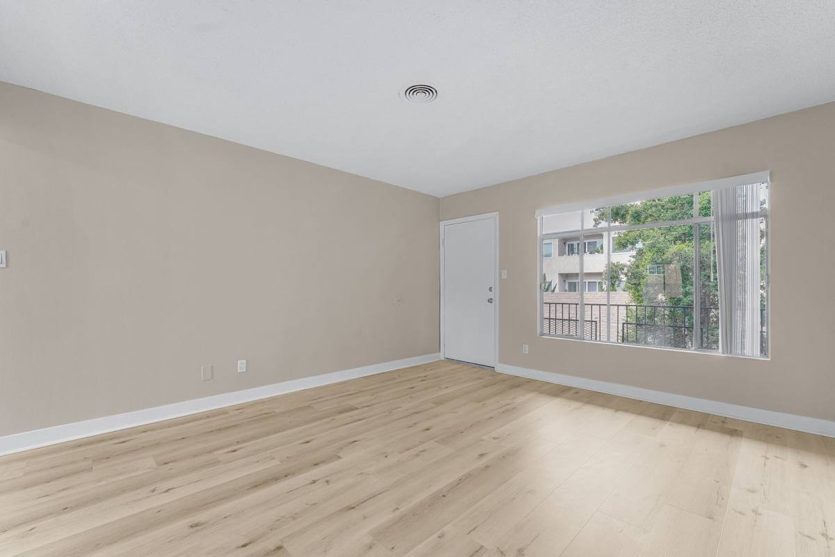 Apartment for rent at 531 W Hyde Park Blvd #9, Inglewood, CA 90302