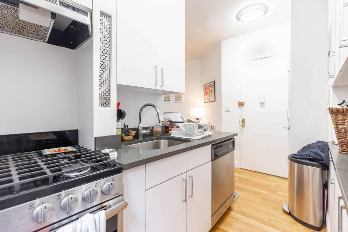Apartment for rent at 26 Grove St #EV4A, New York, NY 10014
