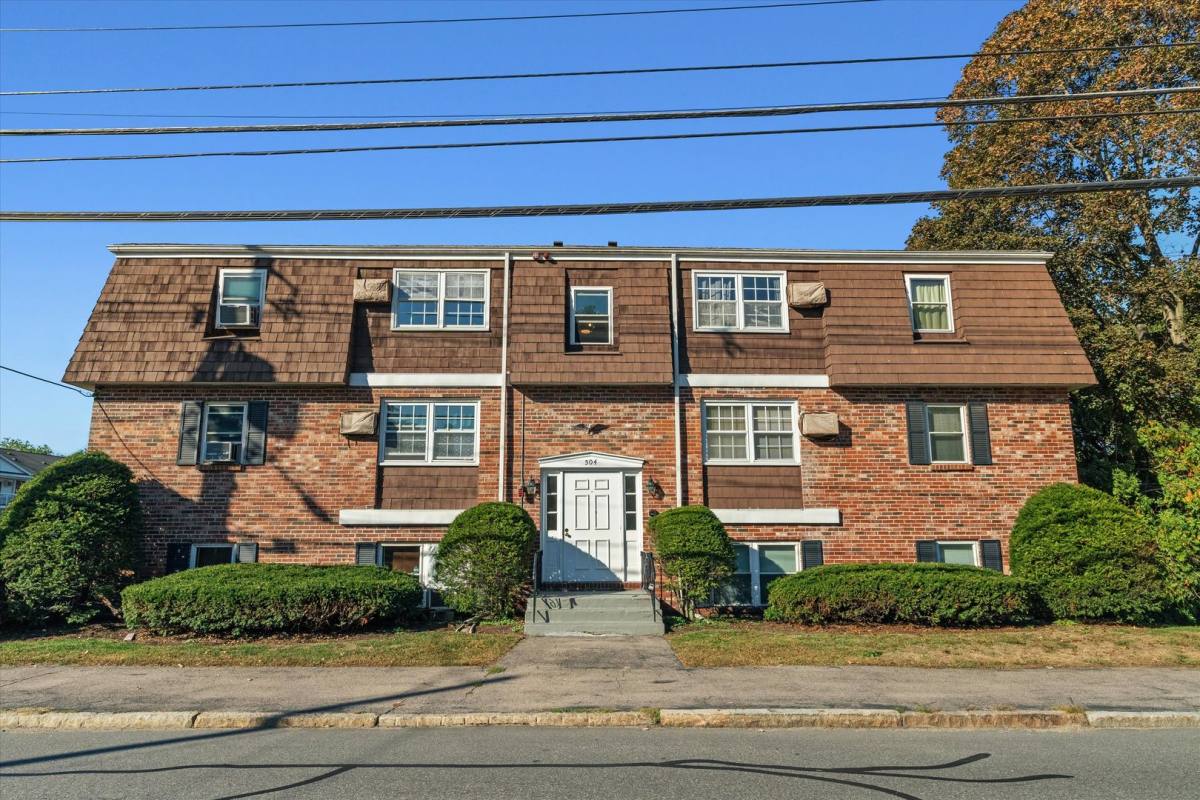 Apartment for rent at 504 River Rd #1F, Manchester, NH 03104