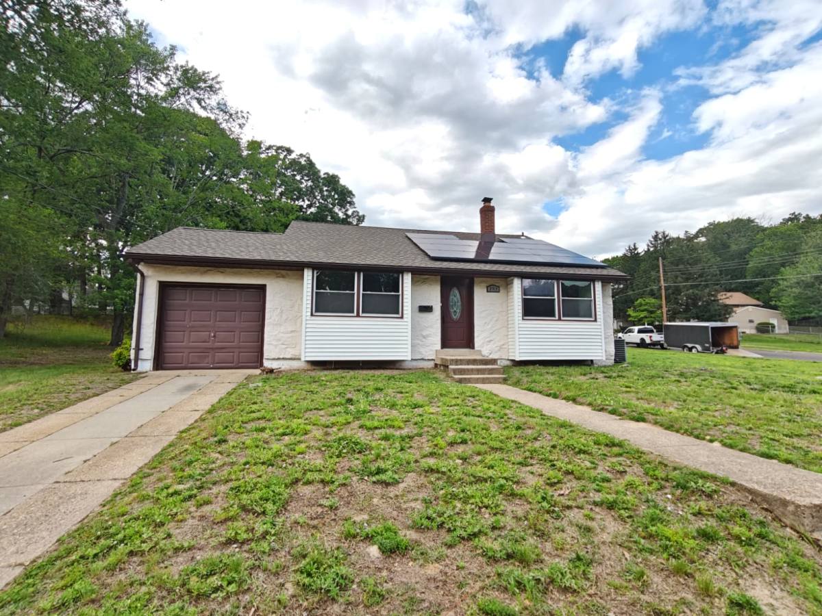 House for rent at 2313 S Cuthbert Dr, Clementon, NJ 08021