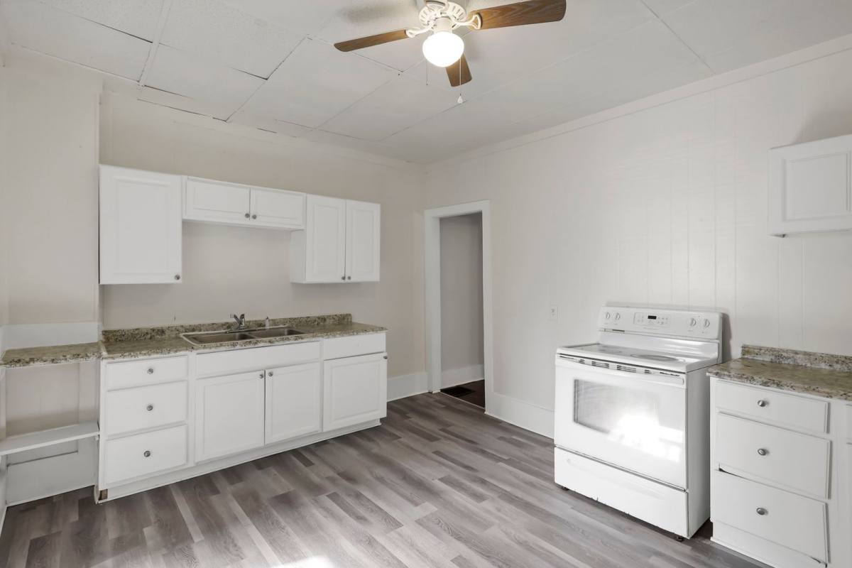 Apartment for rent at 2709-2711 Sullivant Ave, Columbus, OH 43204