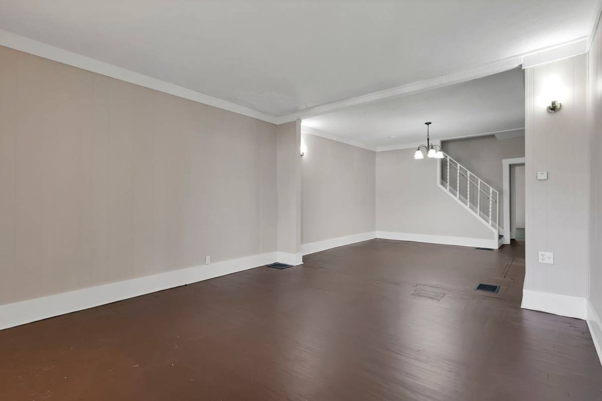 Apartment for rent at 2709-2711 Sullivant Ave, Columbus, OH 43204