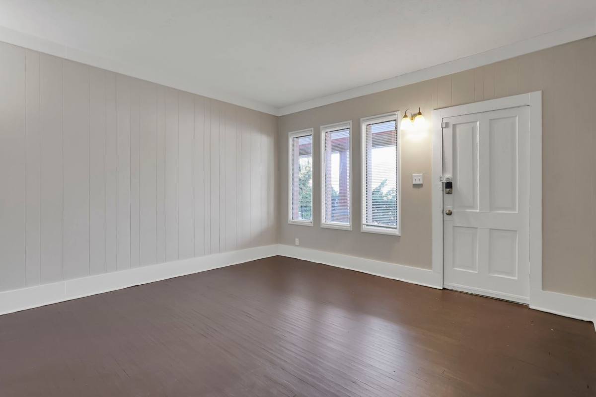 Apartment for rent at 2709-2711 Sullivant Ave, Columbus, OH 43204