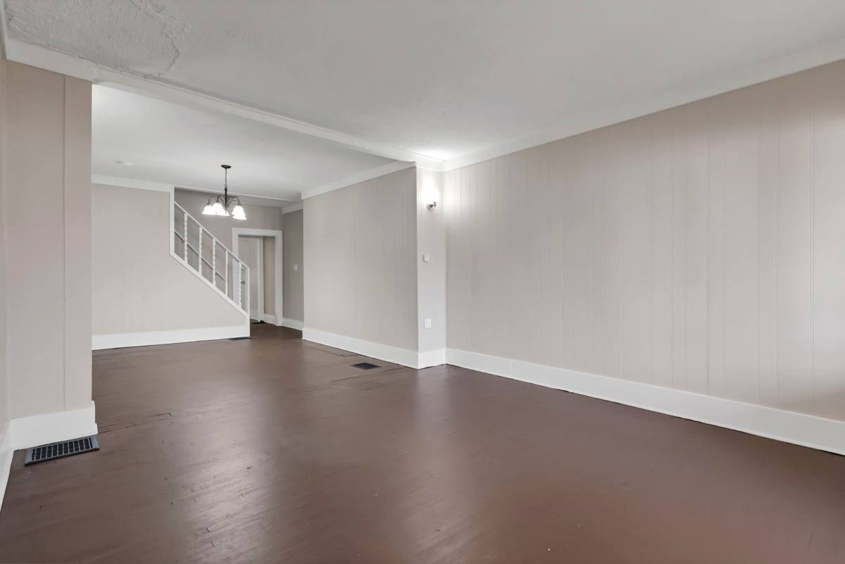 Apartment for rent at 2709-2711 Sullivant Ave, Columbus, OH 43204
