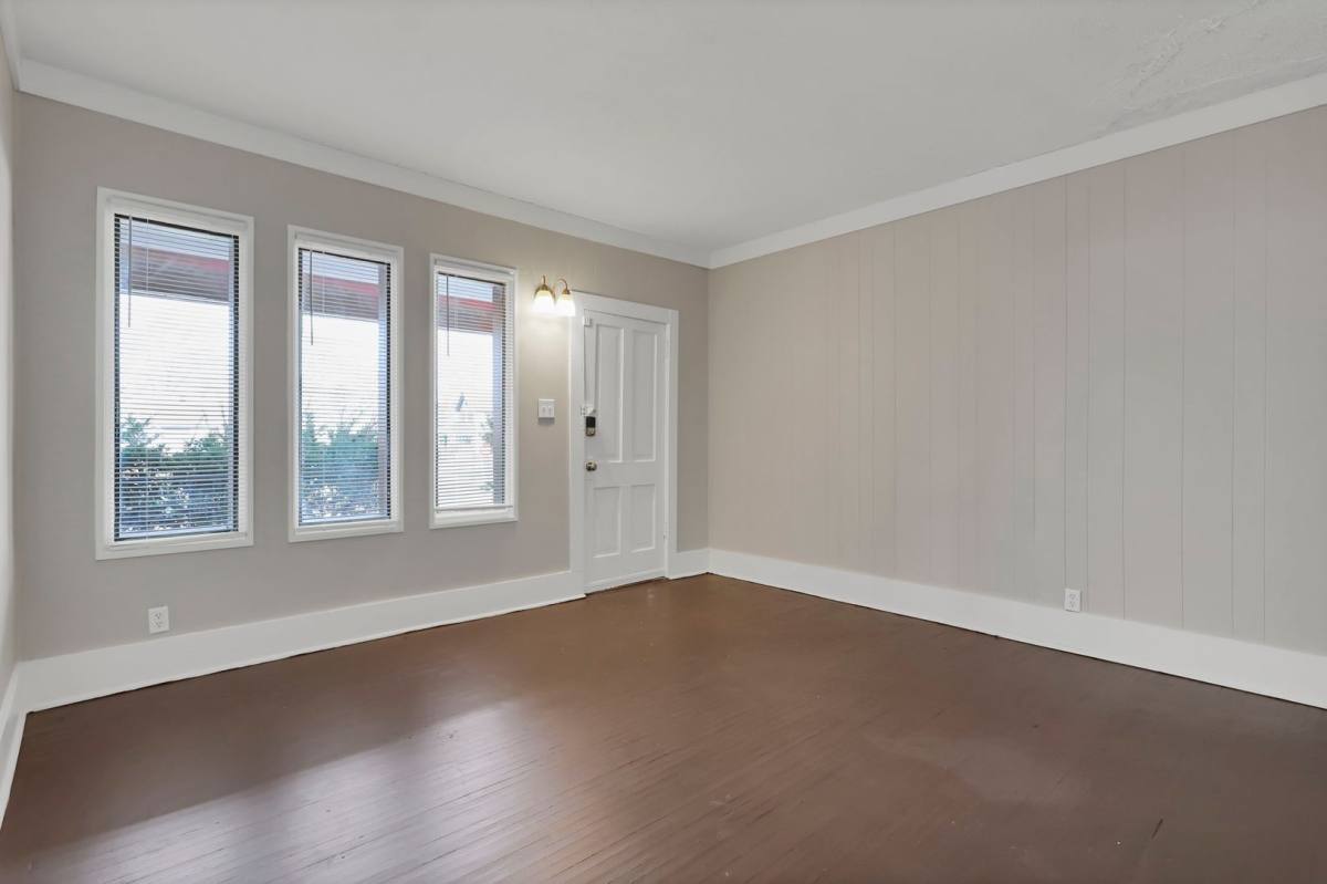 Apartment for rent at 2709-2711 Sullivant Ave, Columbus, OH 43204