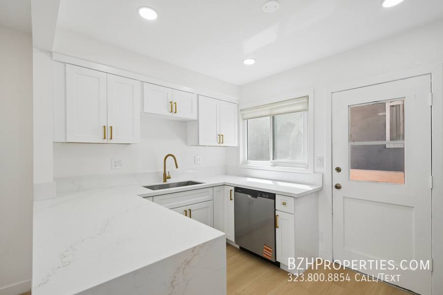 Apartment for rent at 919 S Sherbourne Dr #1, Los Angeles, CA 90035