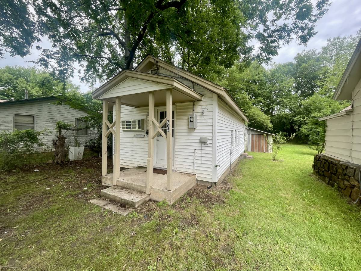 House for rent at 705 N 9th St, Collinsville, OK 74021