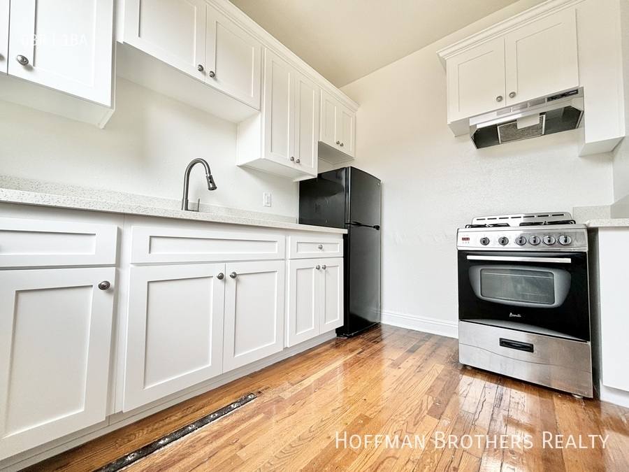 Apartment for rent at 245 N Kenmore Ave #205, Los Angeles, CA 90004