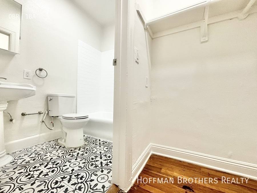 Apartment for rent at 245 N Kenmore Ave #205, Los Angeles, CA 90004