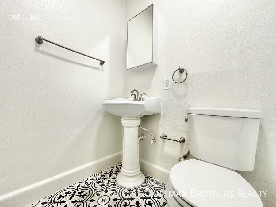 Apartment for rent at 245 N Kenmore Ave #205, Los Angeles, CA 90004