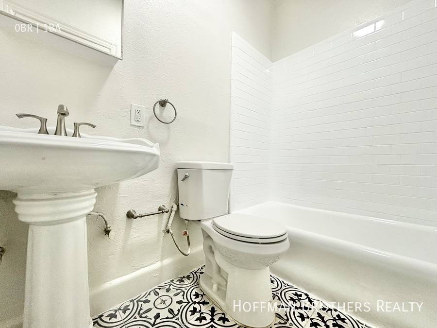 Apartment for rent at 245 N Kenmore Ave #205, Los Angeles, CA 90004