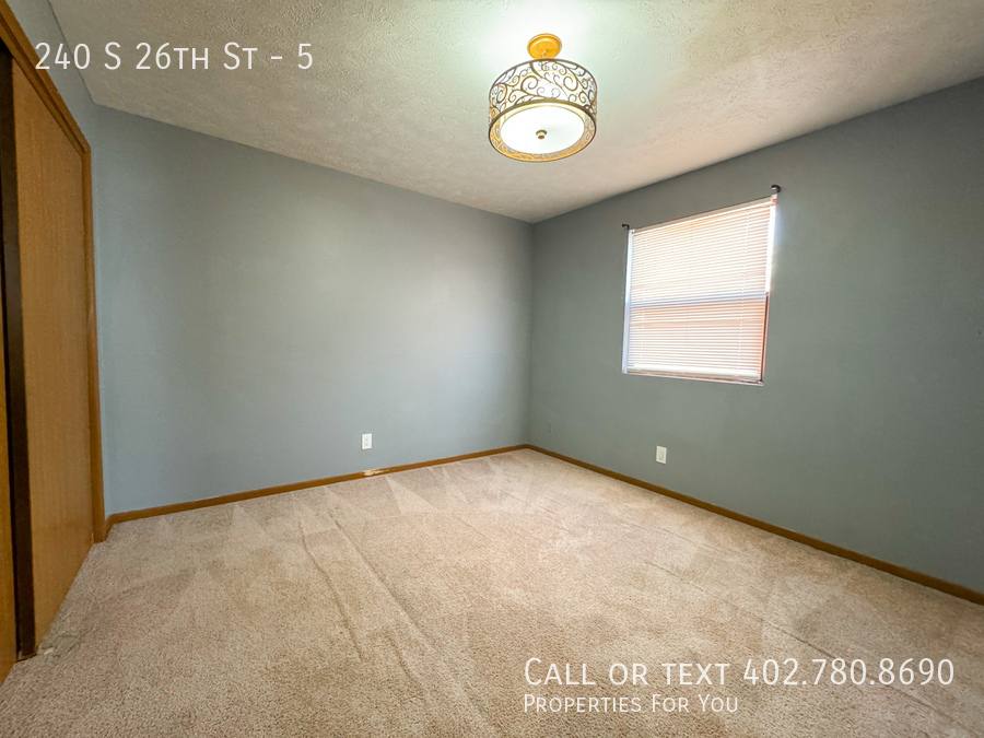 Apartment for rent at 240 S 26th St #5, Lincoln, NE 68510