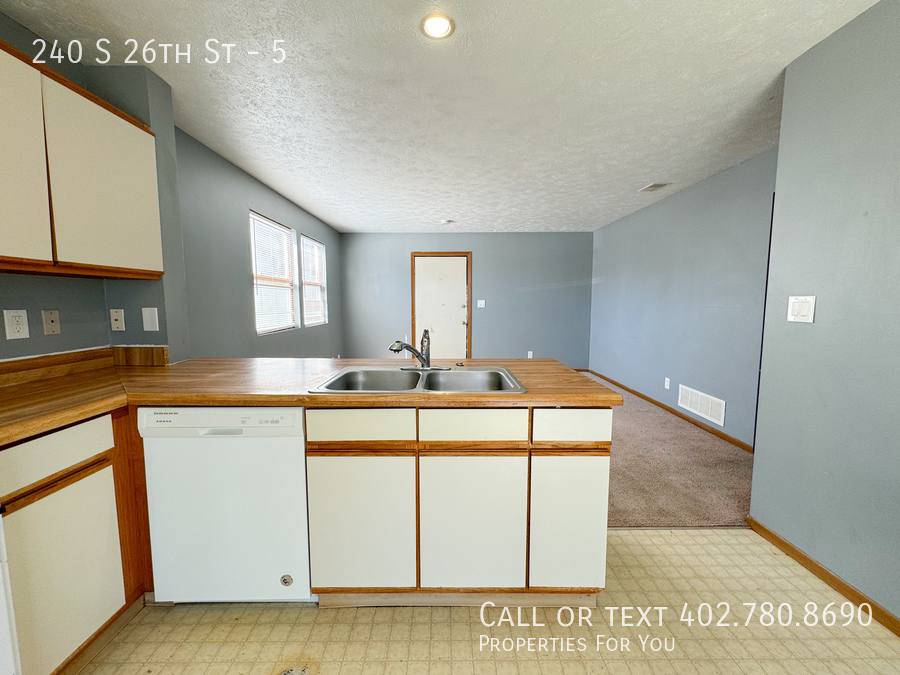 Apartment for rent at 240 S 26th St #5, Lincoln, NE 68510