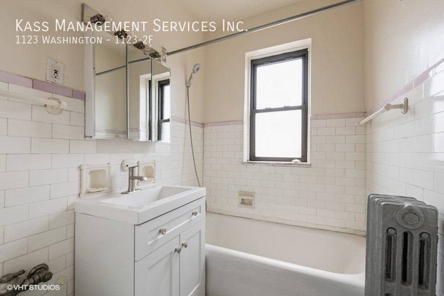Apartment for rent at 1123 Washington #2F, Oak Park, IL 60302