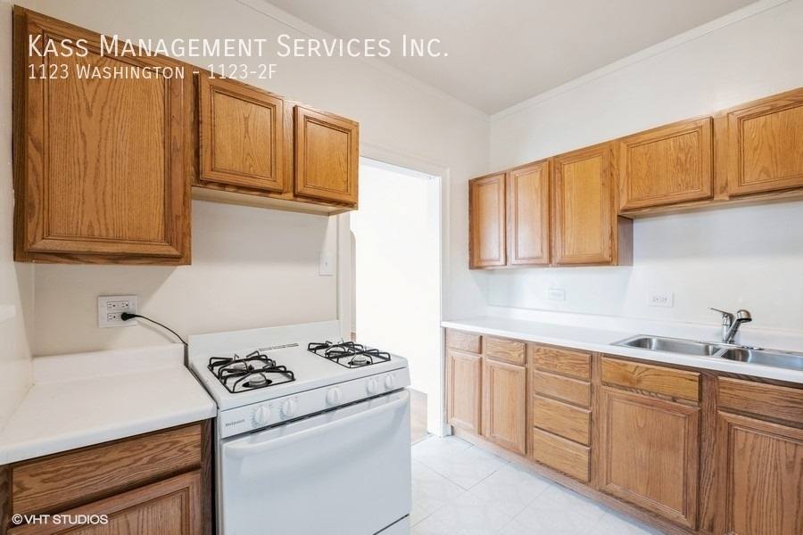 Apartment for rent at 1123 Washington #2F, Oak Park, IL 60302