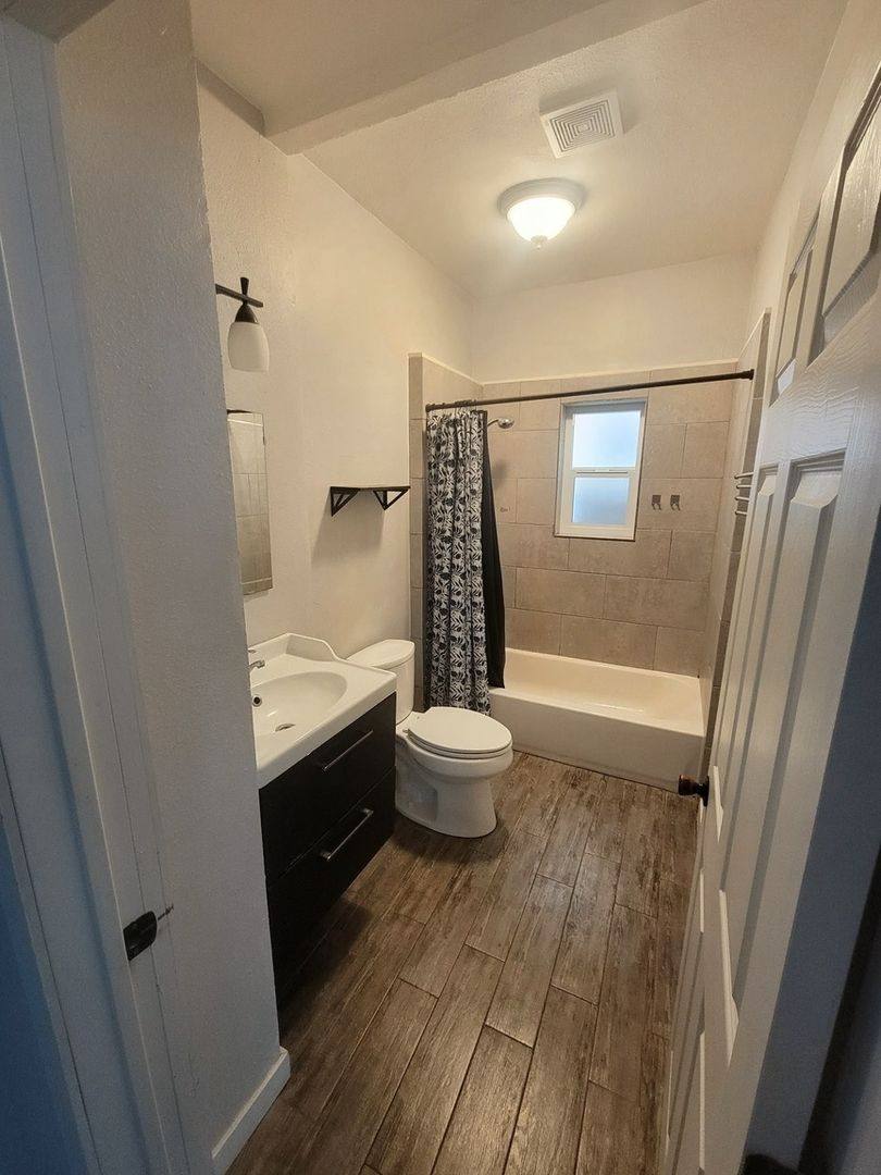 Townhouse for rent at 416 Lime Ave, Long Beach, CA 90802