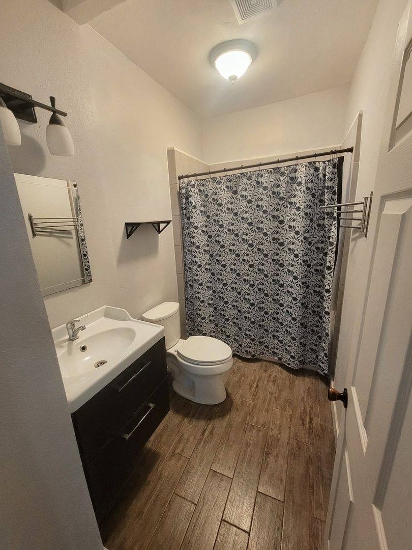 Townhouse for rent at 416 Lime Ave, Long Beach, CA 90802